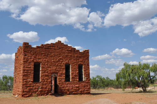 abandoned-playgrounds: Abandoned buildings of the almost Ghost Town of Clairemont, Texas.  Full stor