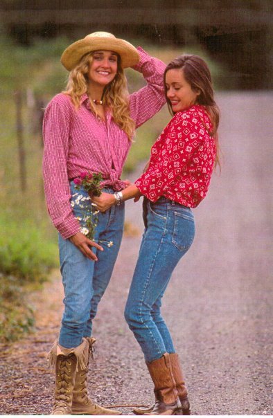 smells-like-grunge:  Demri and Fabiola 