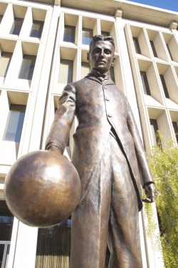 admiral-lypten:  benjiscloset:scientificphilosopher:  This is a life-size statue of Nikola Tesla  and it radiates free Wi-Fi. The sculpture also houses a time capsule to be opened on January 7, 2043—the 100th anniversary of Tesla’s death. It’s