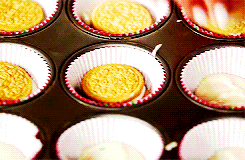 delicieuss: oreo-stuffed funfetti cupcakes