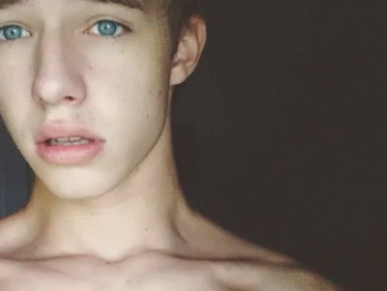 y-a-y-boys:  Alex’s big blue eyes 