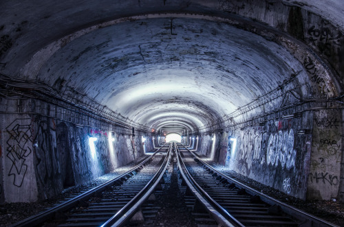 cdkphotography:  Underground Architecture Exploration w/ alexpenfornis in subway tunnels Paris - France ( Photography by C.D.K )  one day