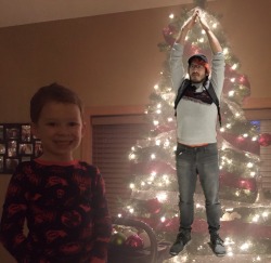 jackiscoolyanno:  Gavin dude what’s up with your tree?