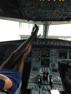 in-pantyhose:  Flight attendant showing her