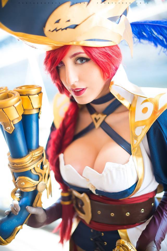 league-of-legends-sexy-girls:  Miss Fortune Cosplay