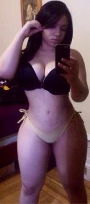 bluv75:  thickazzgirlz:  Iluvmarlenybella  Lovely 