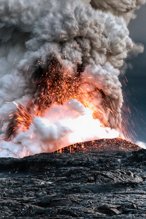 omgshowmetheworld:   asthmas:  Volcano in Hawaii::cM:   