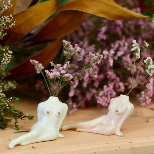 littlealienproducts: Porcelain Bud Vase by noemiah 