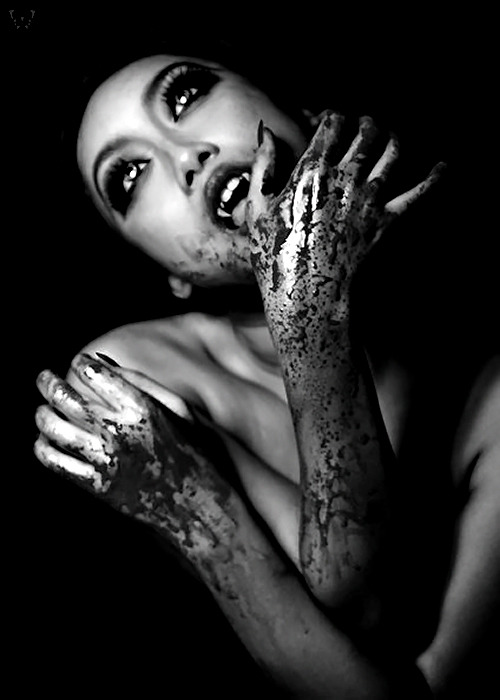 whitesoulblackheart:Vampire - Que Raisya © “You know that old saying. Once you
