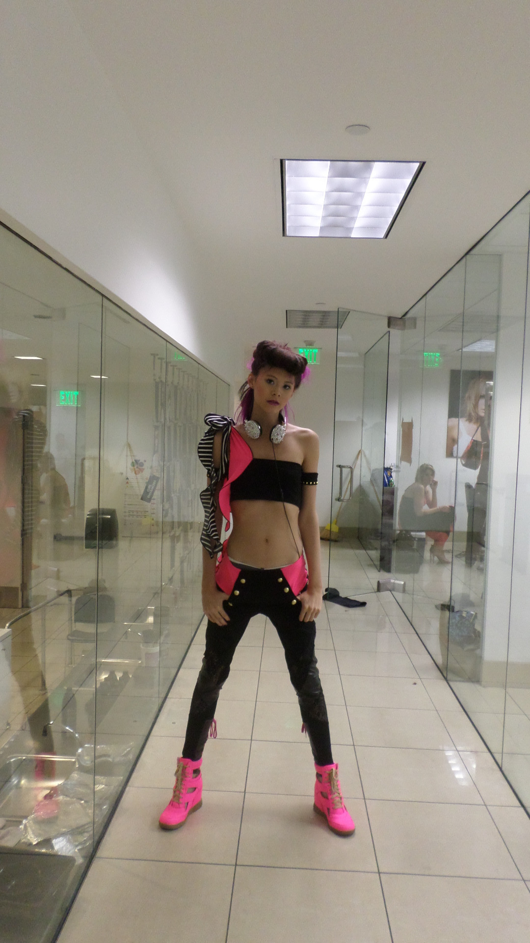 renrikka:  Did a fashion show modeling thing today and got my hair/etc did The theme