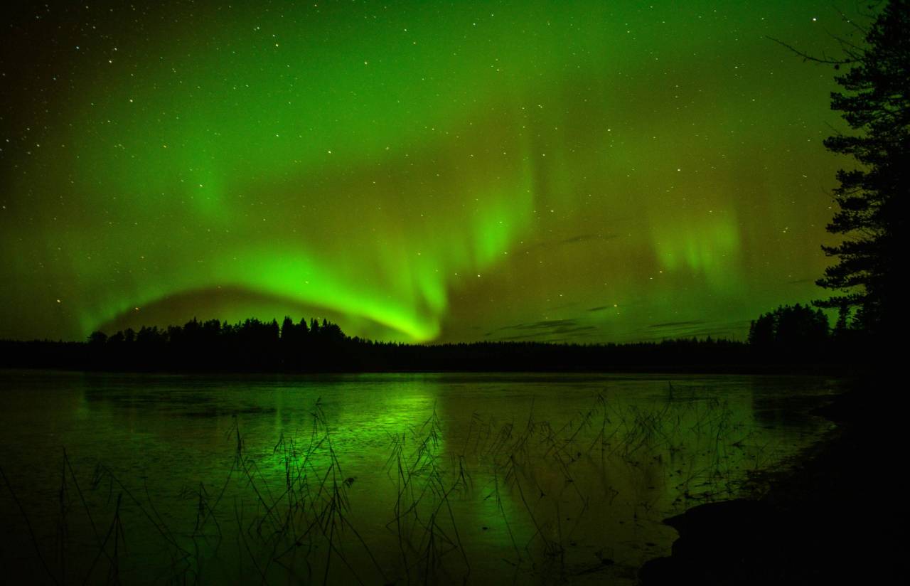 just&ndash;space:  Aurora in Sweden [OC] [3599x2316]