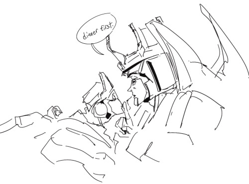 Hello! Can I Give Your Starscream A Little Kiss And A Crown :)