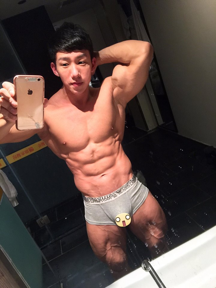 mantop106910:  從事猛男秀的台灣大肌肉大屌包的帥氣舞者…  Mars劉翔