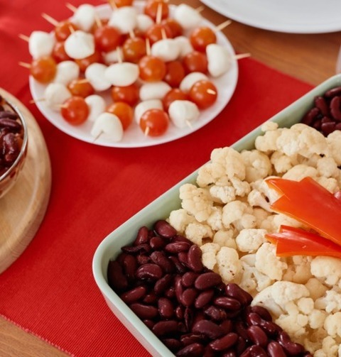 Kidney Beans, Cauliflower, Cherry Tomatoes And Sweet Pickled Onions Salad Recipe