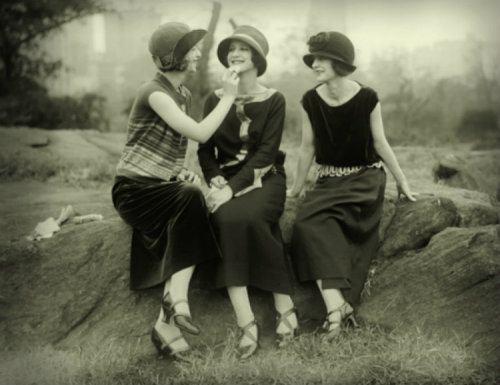 mytintypegirlfriend: castaroundvintage:  1920s  My Tin-type Girlfriend: Just because they’re d