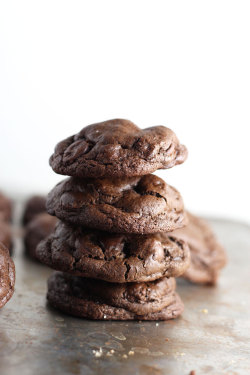 fullcravings:  Dark Chocolate Caramel Cookies  Yum
