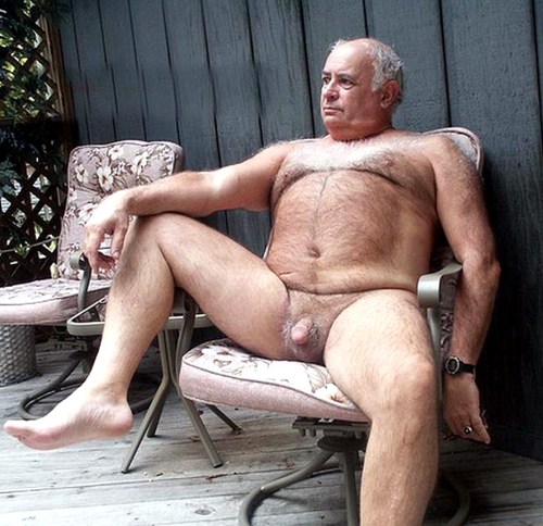 flattopcub: Something about this older daddy intrigues me.