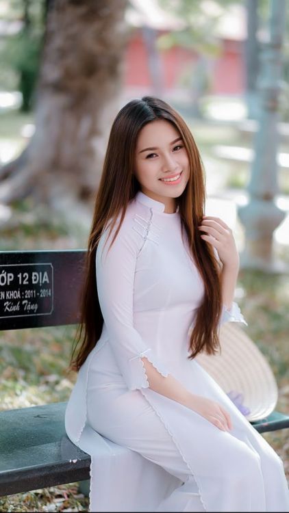coolvietnamlove: Beautiful Viêtnamese Girl in Vietnamese long dress:  Ao-Dai Viêtna