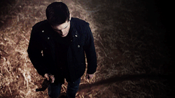 deandrivesmycar:  This is shot so well. Dean is so calm here at the beginning. Focused, but not with the level of intensity he had as a demon. And Jensen brings it for us again. And again. Every. Single. Time.  10.14 The Executioner’s Song