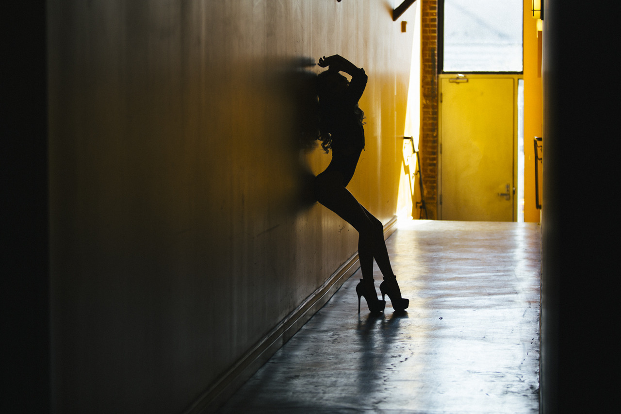 eriction:  lukepearsall:  Bryana Holly by Luke Pearsall Shadow Puppets  √