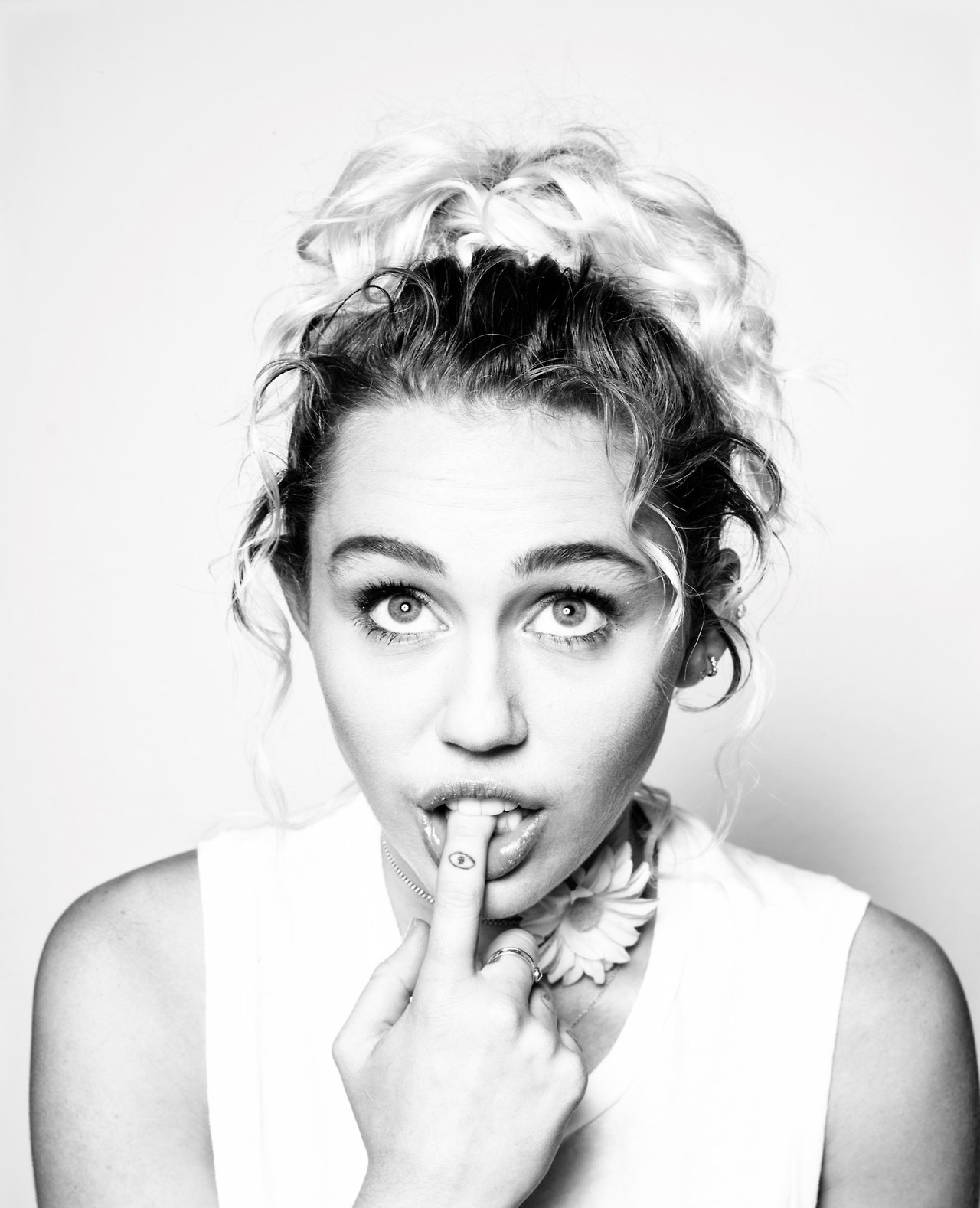 Miley Cyrus - Page 2 Tumblr_oo9pbpTmOm1udb7ulo8_1280