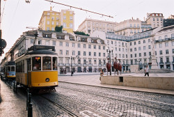 airudite:  Tram Lisboa 4 by julencin2000