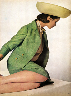 myvintagevogue:  Vogue February 1964, photo by Bert Stern 