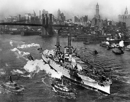 historicaltimes: Battleship “USS Arizona” in New York City via reddit