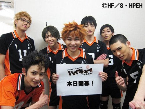 captainofalienvbc:  ISN’T THIS LIKE THE CUTEST KARASUNO PIC EVER (minus 3rd years /sobs)