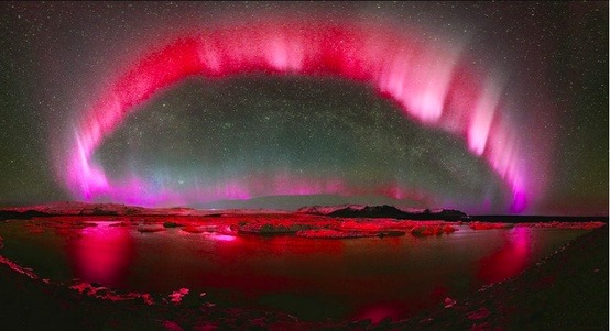 lori-rocks:   Red and pink aurora via pinterest    