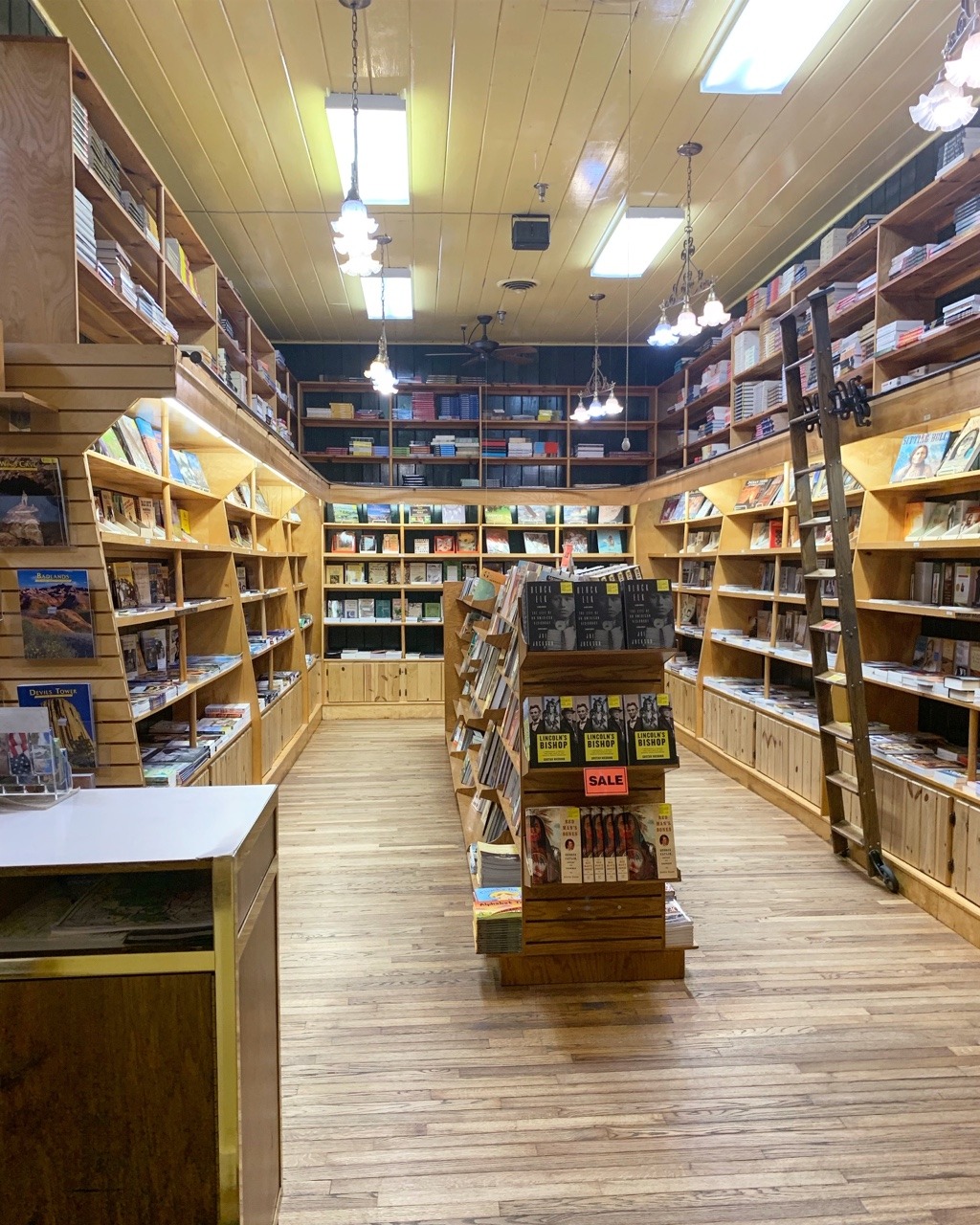 thekineticmachine:authorbrandondion:Hole in the Wall Book Store is an independent