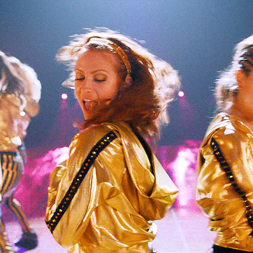 beca-mitchell:ANNA KENDRICK &amp; BRITTANY SNOW in PITCH PERFECT 2