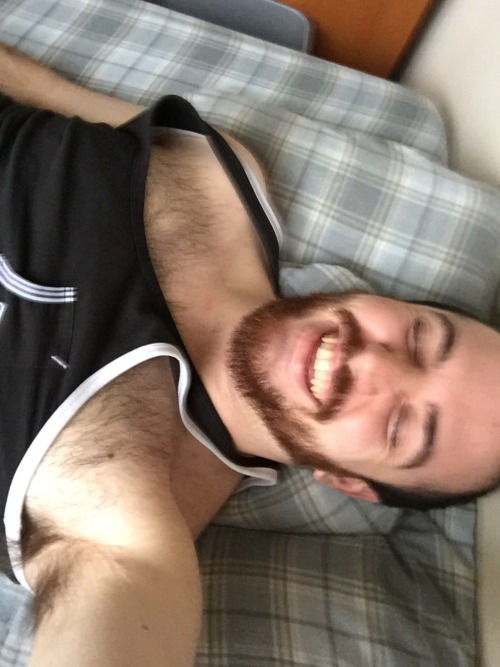 colethecolossus:  My method to take a decent smiling photo of myself 