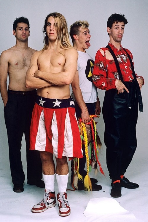 twixnmix: Red Hot Chili Peppers photographed by Ebet Roberts in New York City on October 30, 1985.