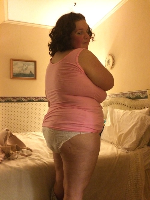 daddys-little-squirt:  Babys first night here, all diapered for bed. Its gonna be a fun weekend. 