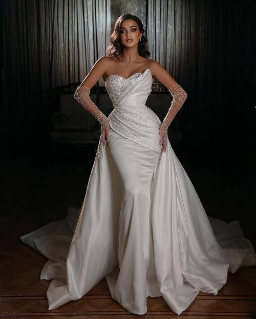 Figure hugging formal gown - could double as a bridal dress.