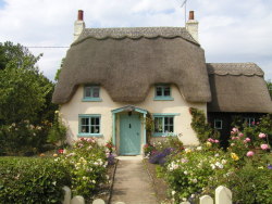 aplaceforustodream:Rose Cottage, Honington, England.