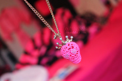 couturebella:  Betsey Johnson necklace. Love