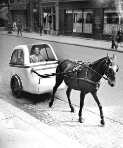 photos-de-france:  Voiture hippomobile ultra-légère