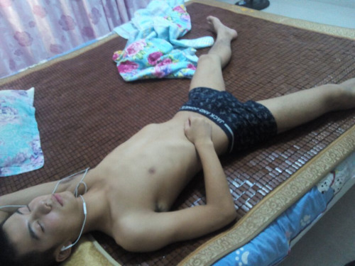 ahihiblr69:  Trai thẳng ăn tất niên say ngu người <3