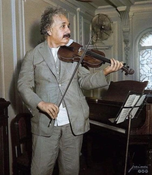 blondebrainpower:Albert Einstein playing