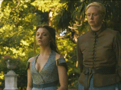 #magaery subtly tries to test the waters to see if her and brienne can bang in a closet later