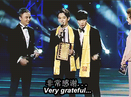 chenchenthedancingmachine:elaysium:150108 - Jongdae giving his thank-you speech entirely in Mandarin