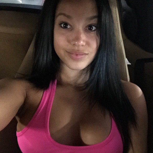 abellaxxx:  Took my ext off to let my hair rest for a bit ;) u like 😬😭  SHE&rsquo;S