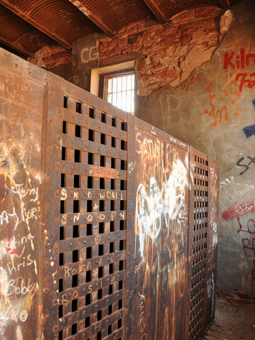 abandoned-playgrounds: Abandoned buildings of the almost Ghost Town of Clairemont, Texas.  Full