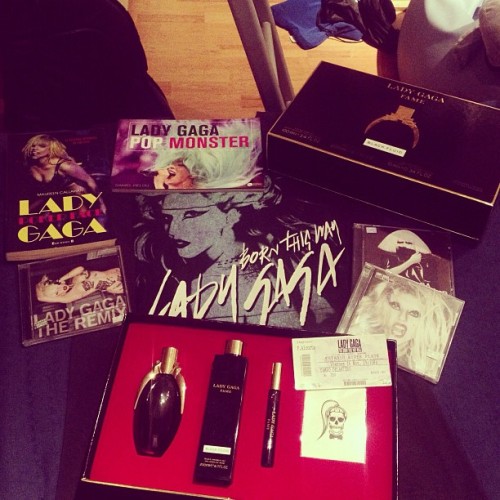 #ladygaga #music #artist #cd #book #camisa #perfume #concert #concert_in_argentina #buenos_aires #loveher #germanotta #stefani #applause #beauty #bornthisway #pop #artpop