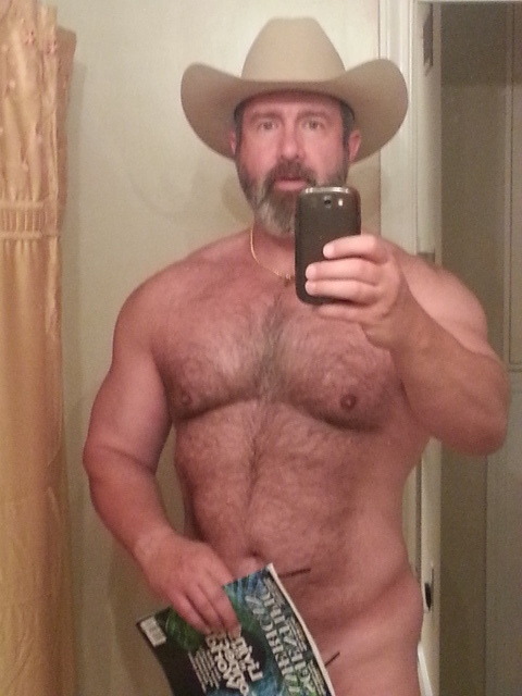 daddyworship:  Leave your hat on while you ride me, Daddy…. it turns me on SO MUCH