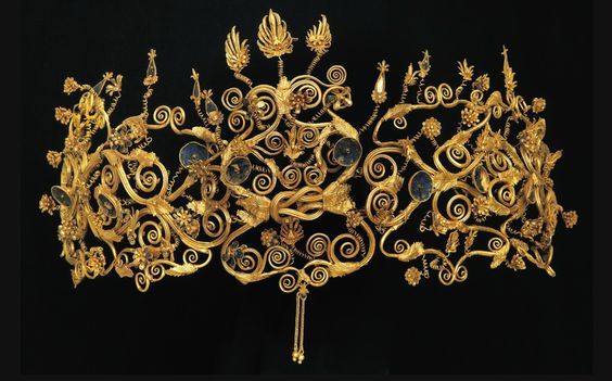 treasures-and-beauty:Golden diadem of the Scythian princess, Meda, from the Royal