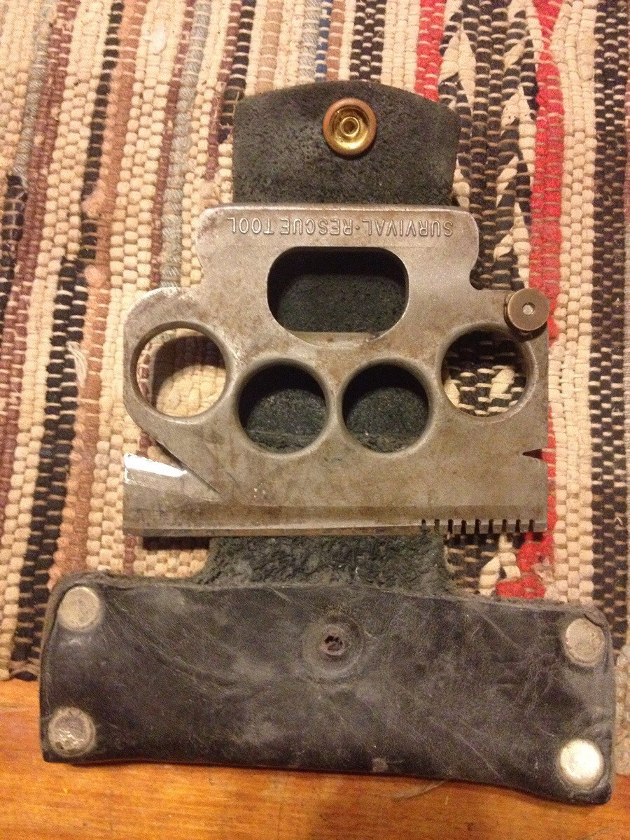 savvivalist:  SRT-1 Survival Rescue Tool Brass knuckle and knife had a love child.