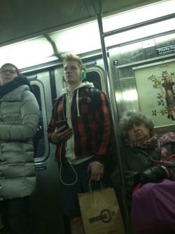 everydayhotness:  Uptown 1 Train - NYC -